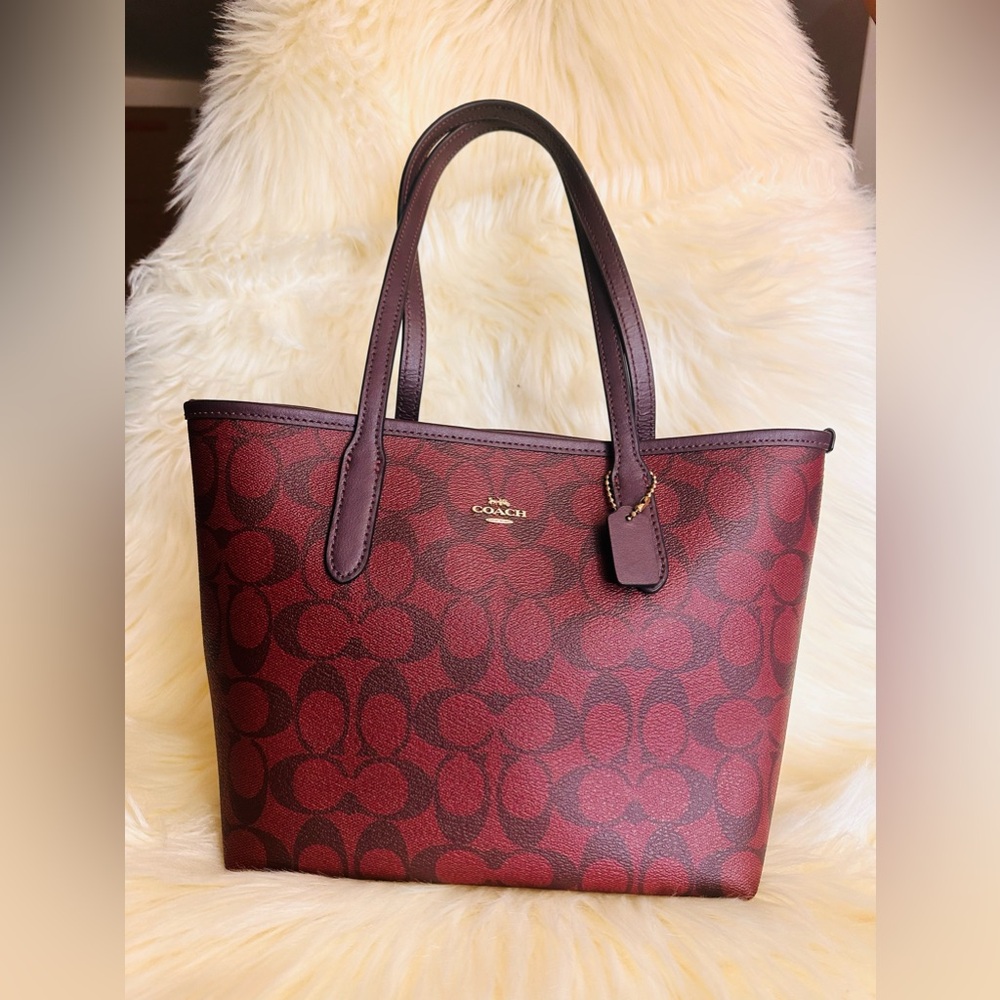 Coach medium city tote $160 brand new with tag